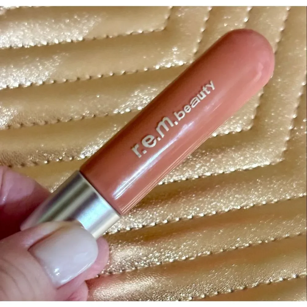 R.E.M. Beauty -NWT -On Your Collar Plumping Lip Gloss in 